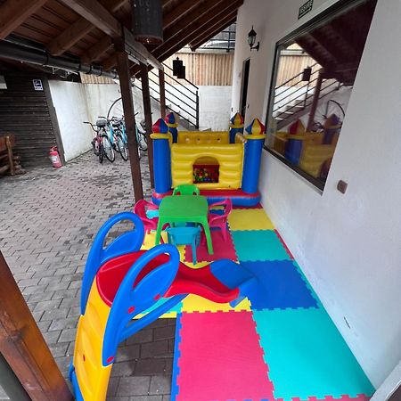 Hotel Vila Swe Sar à Curtea de Argeş Extérieur photo