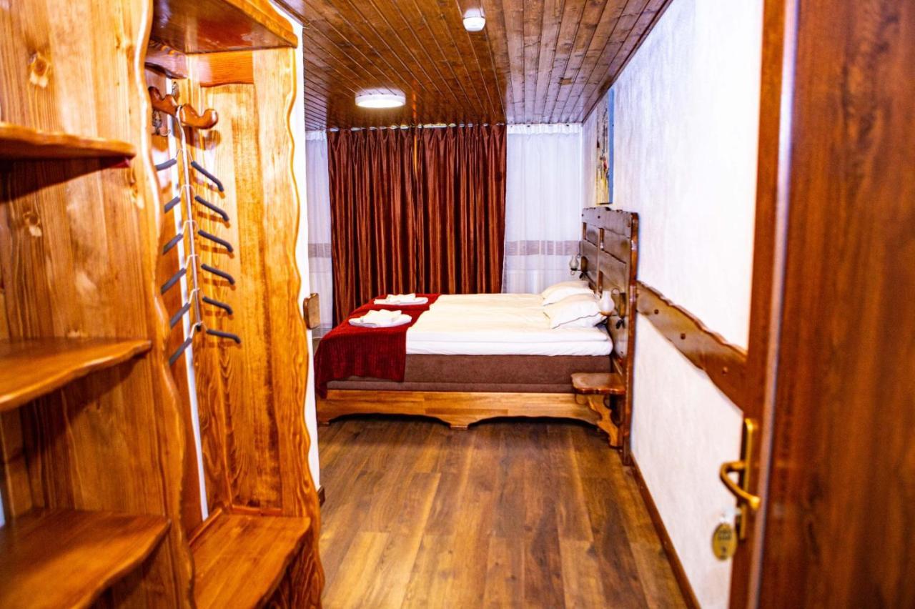 Hotel Vila Swe Sar à Curtea de Argeş Extérieur photo