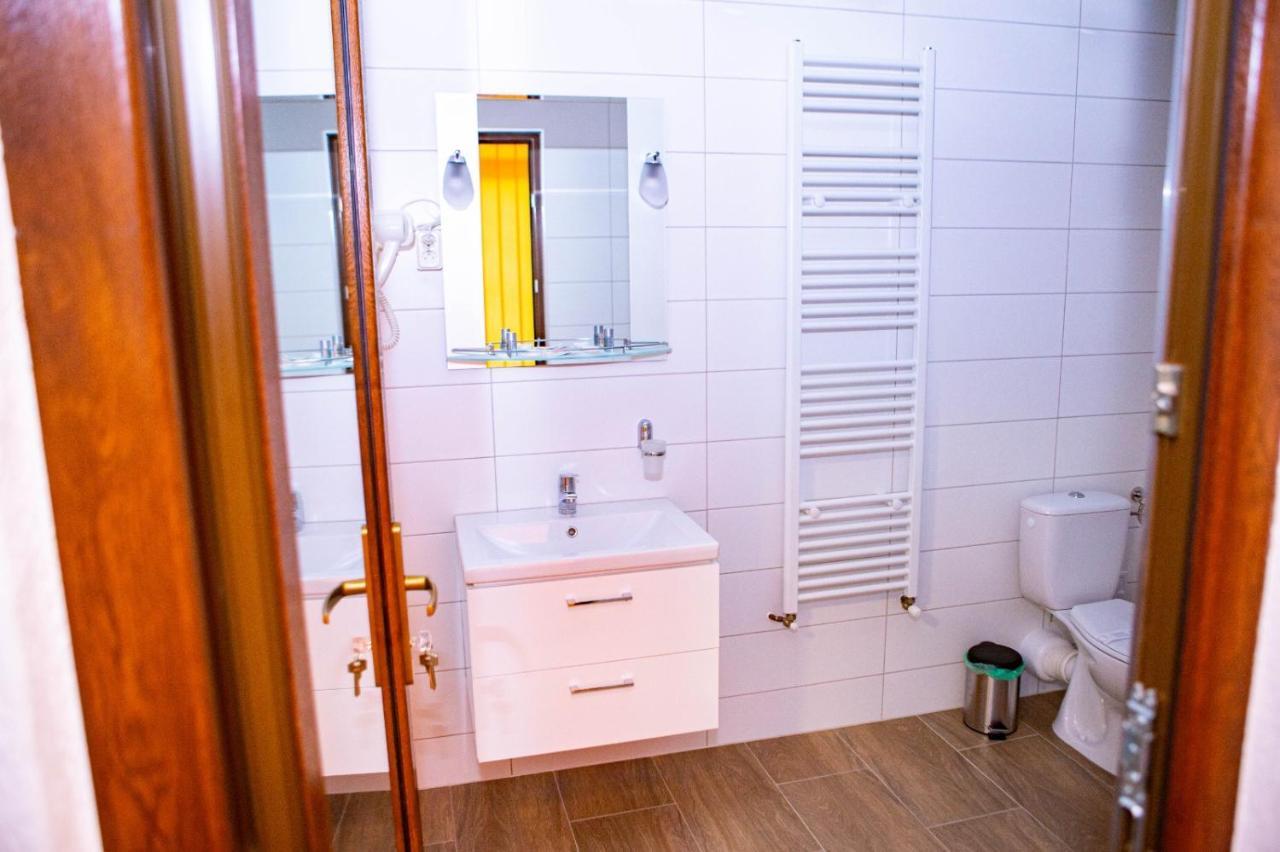 Hotel Vila Swe Sar à Curtea de Argeş Extérieur photo