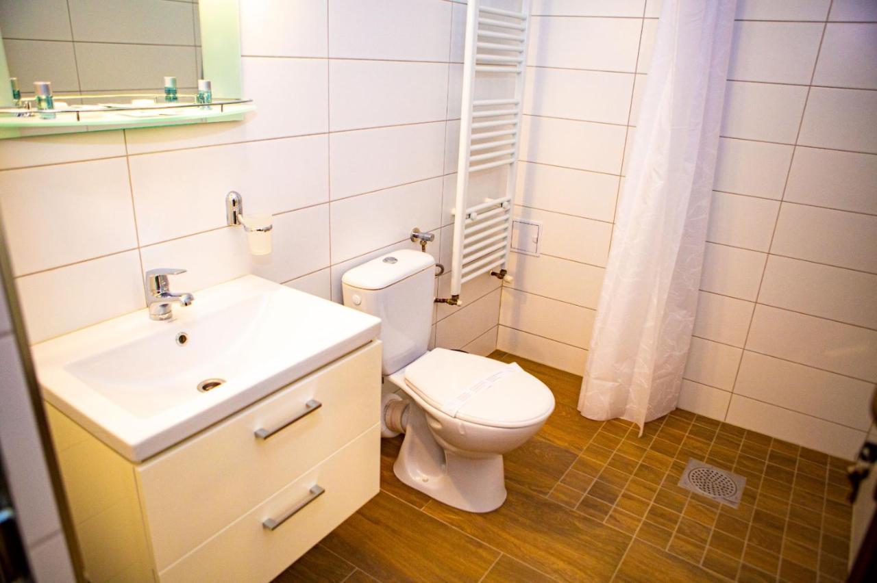 Hotel Vila Swe Sar à Curtea de Argeş Extérieur photo