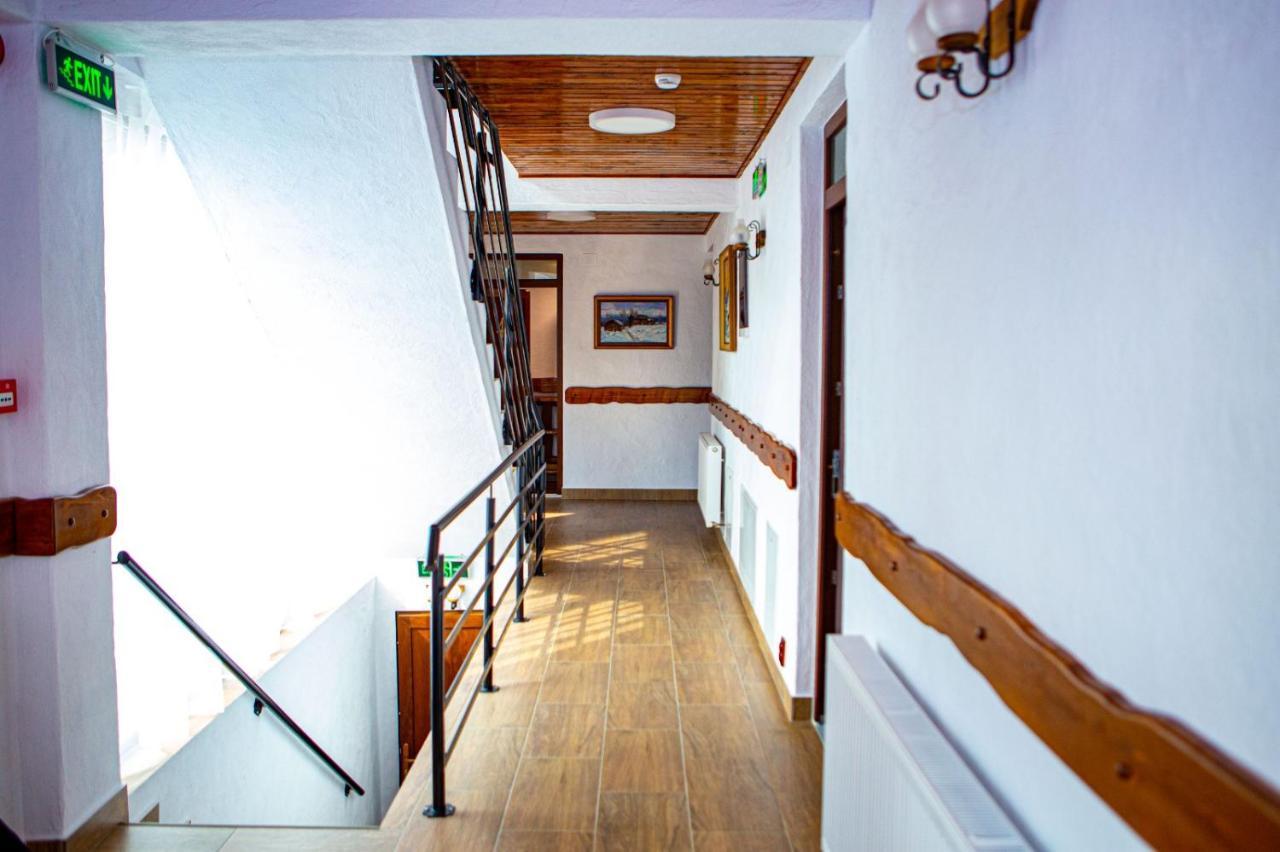 Hotel Vila Swe Sar à Curtea de Argeş Extérieur photo