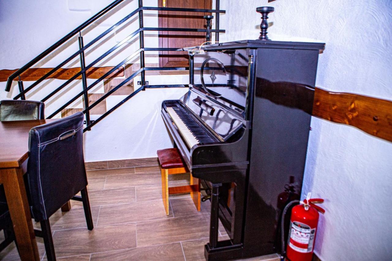 Hotel Vila Swe Sar à Curtea de Argeş Extérieur photo
