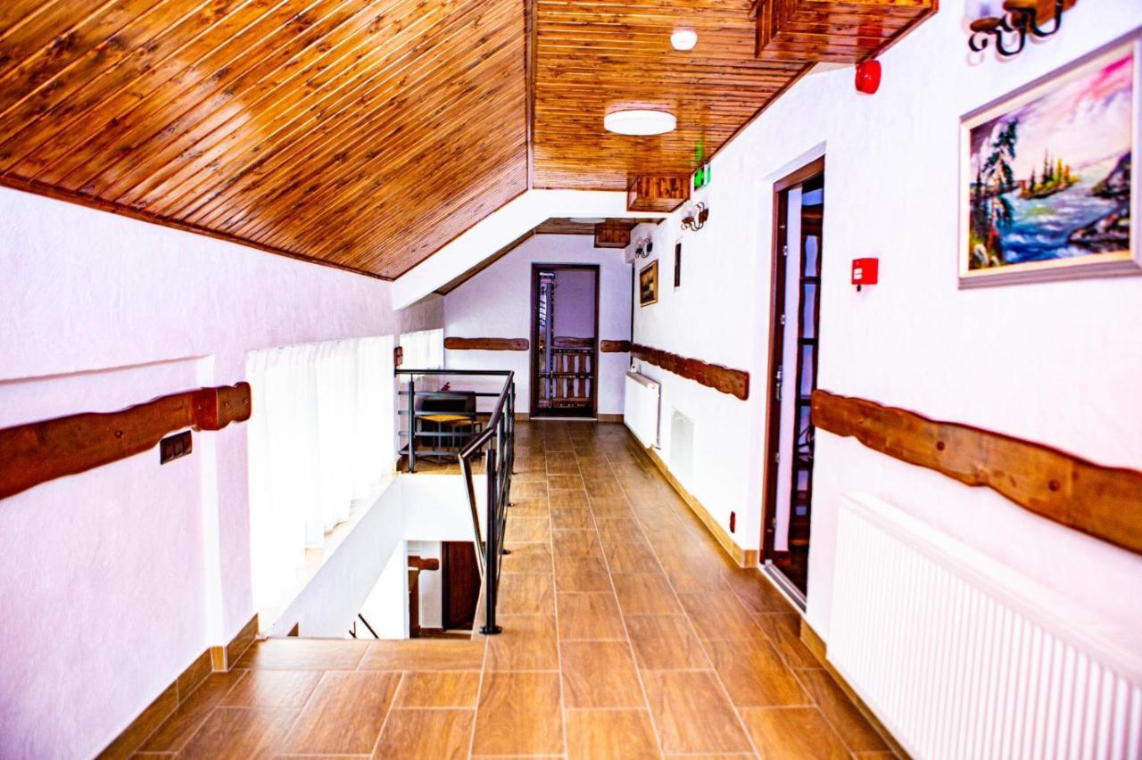 Hotel Vila Swe Sar à Curtea de Argeş Extérieur photo