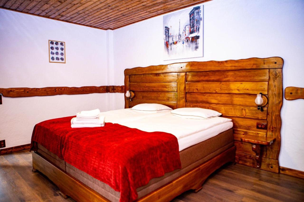 Hotel Vila Swe Sar à Curtea de Argeş Extérieur photo