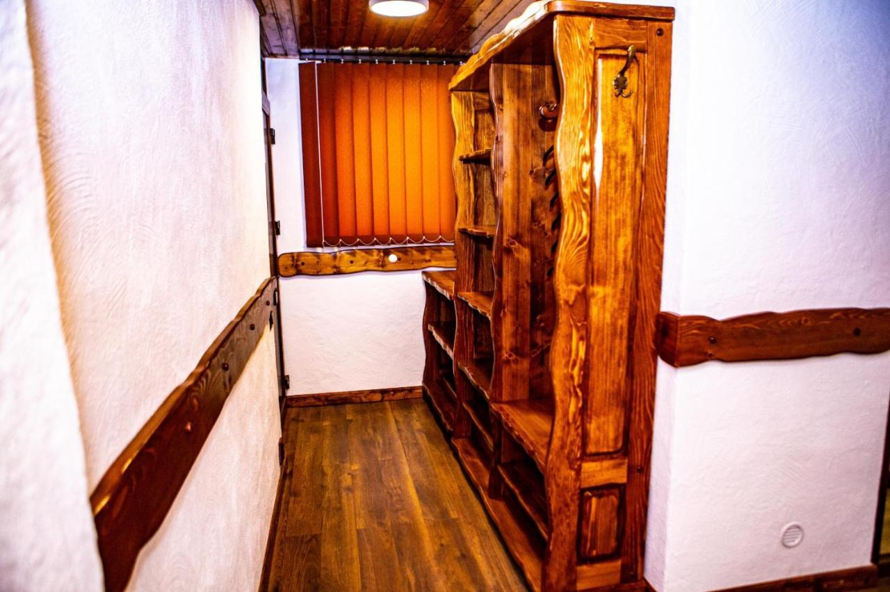Hotel Vila Swe Sar à Curtea de Argeş Extérieur photo