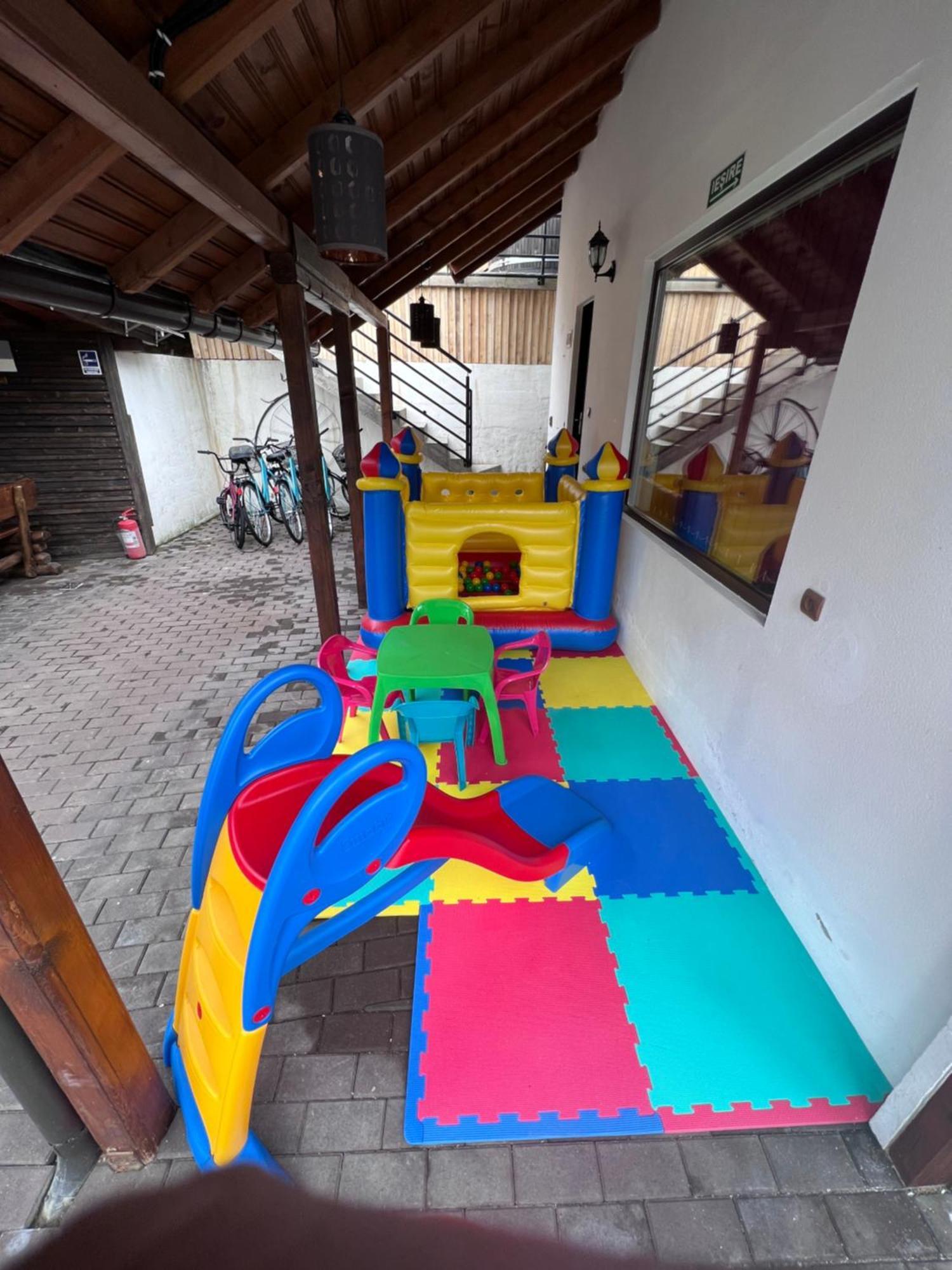 Hotel Vila Swe Sar à Curtea de Argeş Extérieur photo